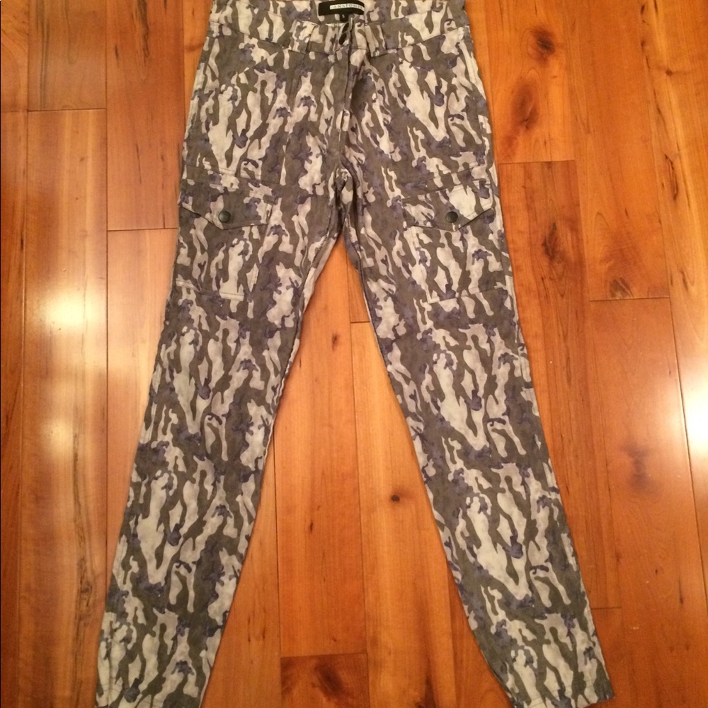 Anatomie Size Small Camo Cargo Pant